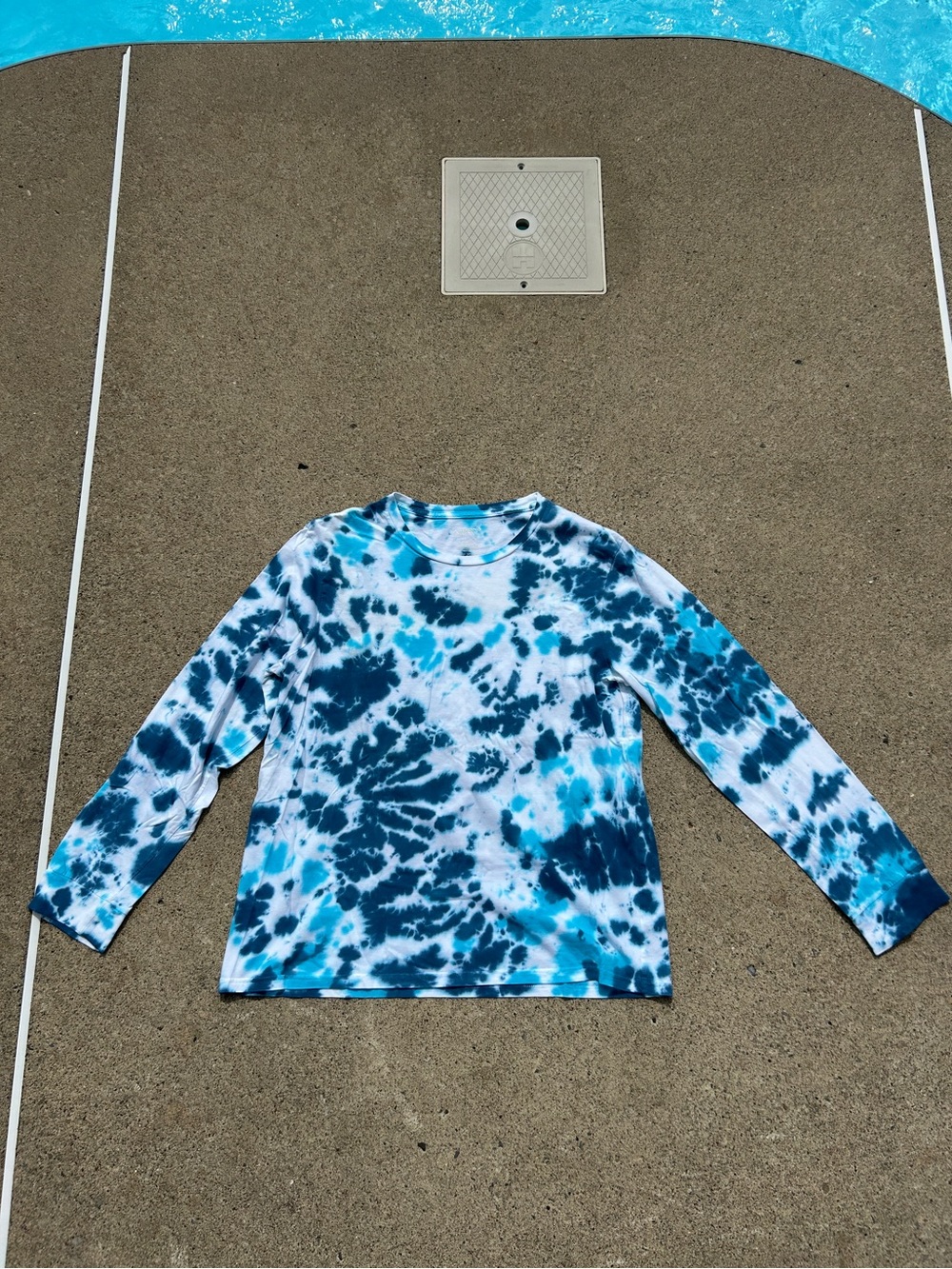 Arizona Jean Co. Blue and White Tie-Dye Long Sleeve Shirt.